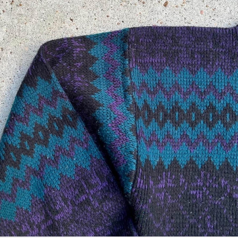 VINTAGE Main Event Men's Black, Purple, & Blue Patterned Sweater - Picture 3 of 3